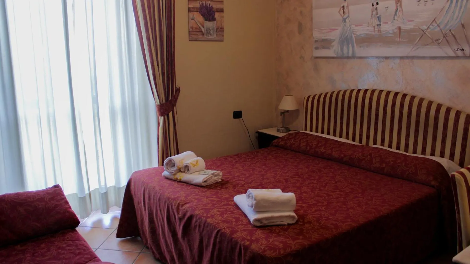Oda ve Kahvaltı Hotel Sicilia Milano İtalya